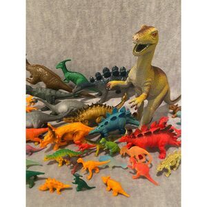 Dinosaurs Lot of Small Medium and Large Many Varieties - 2‎ lbs.